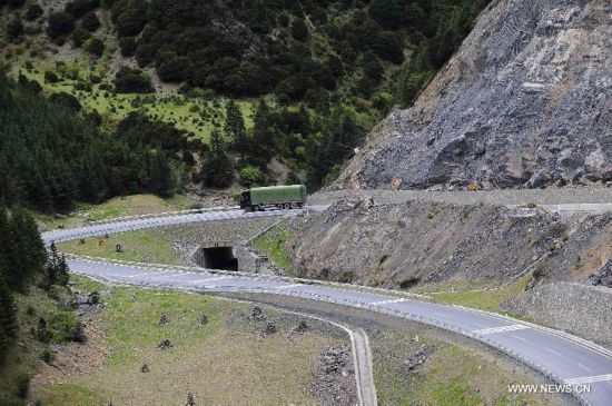 CHINA-SICHUAN-MOUNTAIN ROAD-REBUILDING (CN)