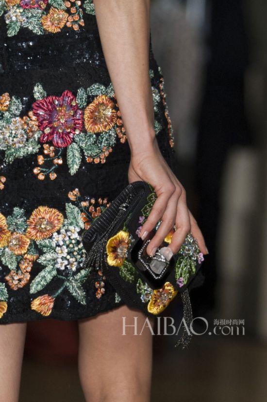 2015�����׶�ʱװ�ܣ���������������ɵ� (Julien Macdonald) 2015����Ůװ�㳡ϸ��