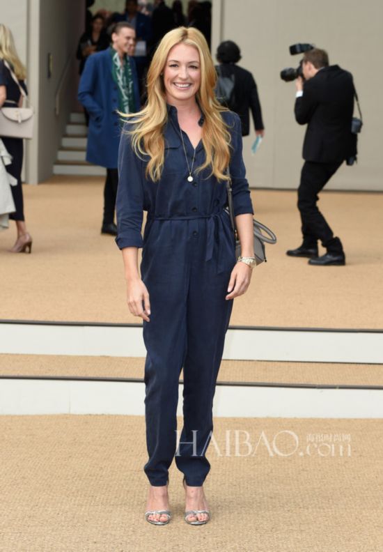 ء (Cat Deeley) 2015׶ʱװܲ (Burberry) 㳡