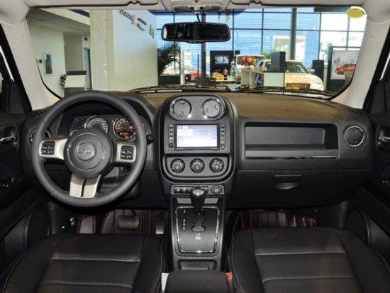 Jeep  2.4L �Զ� �п�̨����