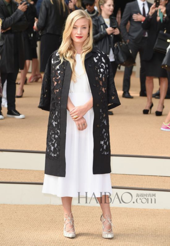 Kate Foley亮相2015春夏伦敦时装周博柏利 (Burberry) 秀场