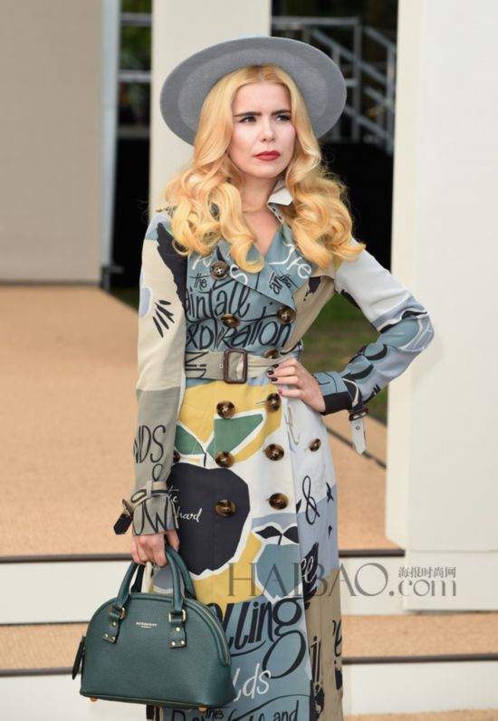 ꡤ˿ (Paloma Faith) 2015׶ʱװܲ (Burberry) 㳡