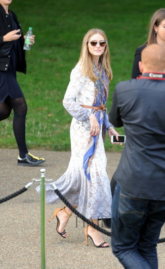 ���Q���ȡP�ڰǲ� (Olivia Palermo) �G��2015�K�L�۴��ɸ˩P�լf�Q (Burberry) �q��