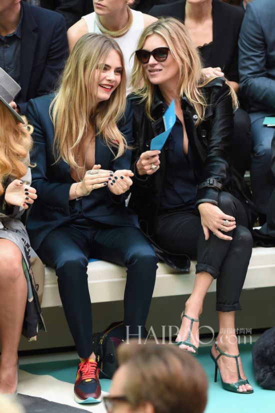 �d�ԡP�}�˥� (Cara Delevingne) �P�ͯS�P���� (Kate Moss) �G��2015�K�L�۴��ɸ˩P�լf�Q (Burberry) �q��