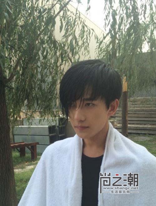 盗墓笔记再曝现场照 李易峰炫酷杨洋发型遭调