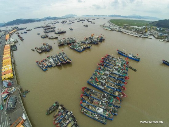 A total of 1,500 fishing boats in Zhoushan started operation on Tuesday as the three-month-long fishing off season of East China Sea came to an end.