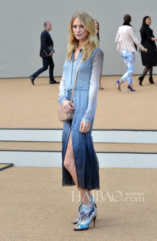 �i��P�}�˥� (Poppy Delevingne)  �G��2015�K�L�۴��ɸ˩P�լf�Q (Burberry) �q��