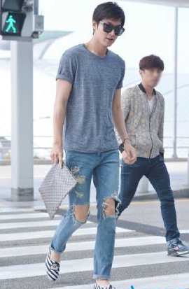 明星示范破洞牛仔裤穿搭:膝盖不破洞,也敢穿出