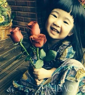 爸爸去哪儿第二季 Kimi亲吻姐姐曹华恩旧照曝