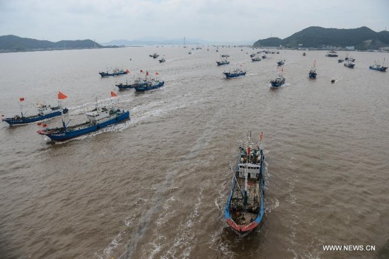 A total of 1,500 fishing boats in Zhoushan started operation on Tuesday as the three-month-long fishing off season of East China Sea came to an end.