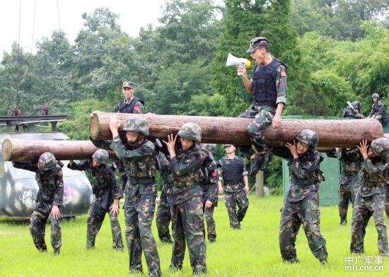 解放军特种兵残酷训练现场 极限训练吓人【20】