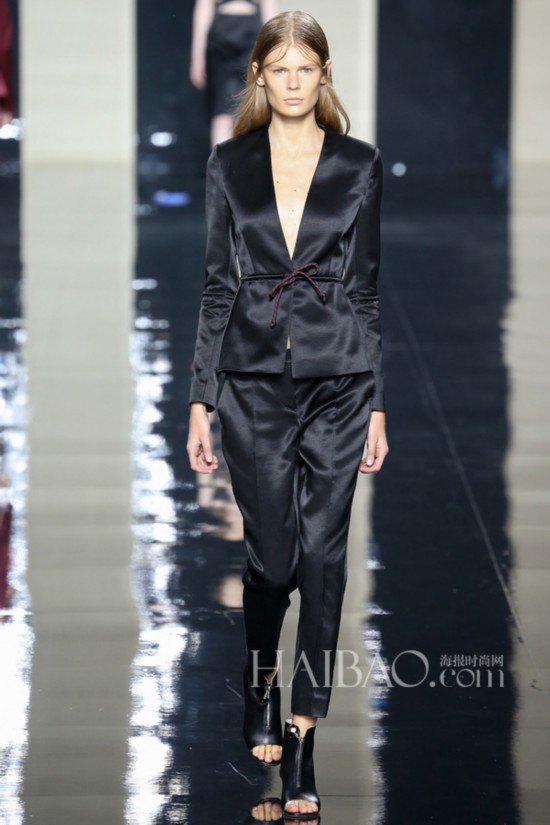 2015�K�L�۴��ɸ˩P�G�J�̴������P�ͮ� (Christopher Kane) �k�˨q