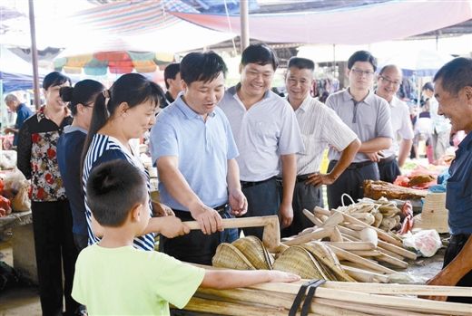 恭城:教育实践活动以三抓促作风转变赢群众赞