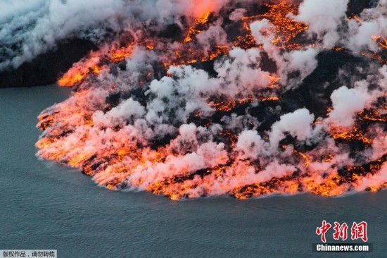 冰岛巴达本加火山爆发 岩浆喷涌似末日大片(组