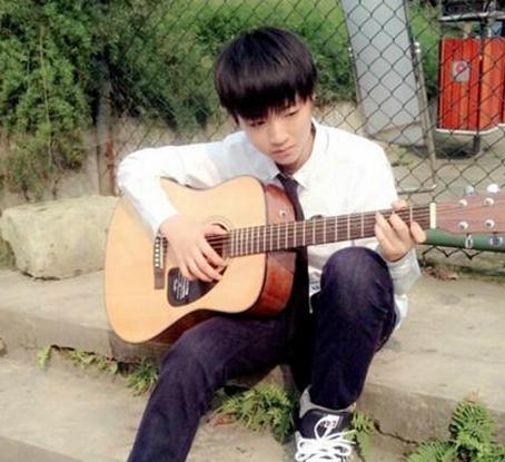 tfboys王俊凯微博声明25岁之前不会谈恋爱 怒斥