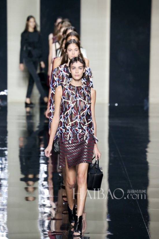 2015�����׶�ʱװ�ܣ�����˹�и������� (Christopher Kane) Ůװ��