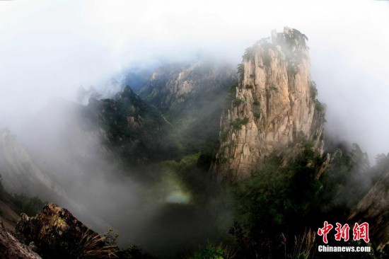 安徽黄山风景区现佛光景观(组图)