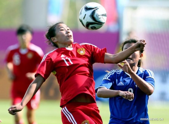 Yang Li (front) of China competes during the women's football first round group B match at the 17th Asian Games in Incheon, South Korea, on Sept. 18, 2014