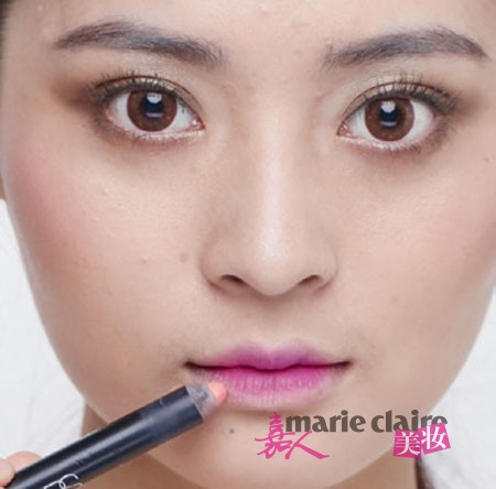 小麦肤色画唇难?哑光咬唇妆最match- Micro R