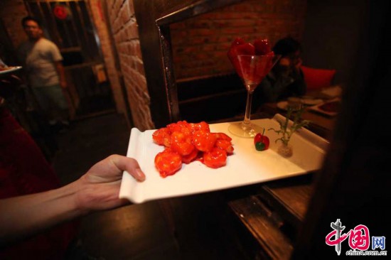 揭秘天津首家监狱主题餐厅 顾客体会 吃牢饭