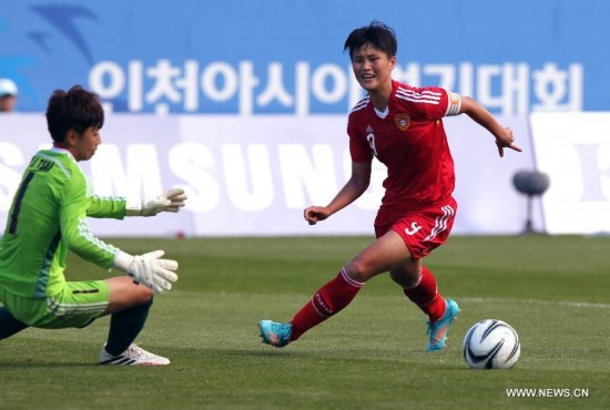 Ma Jun of China (R) competes during the women's football first round group B match at the 17th Asian Games in Incheon, South Korea, on Sept. 18, 2014. China won 4-0.