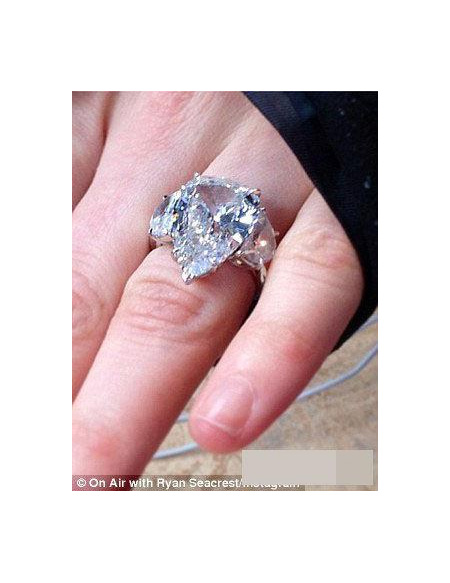 艾薇儿与老公查德被爆结婚仅14个月离婚 早前