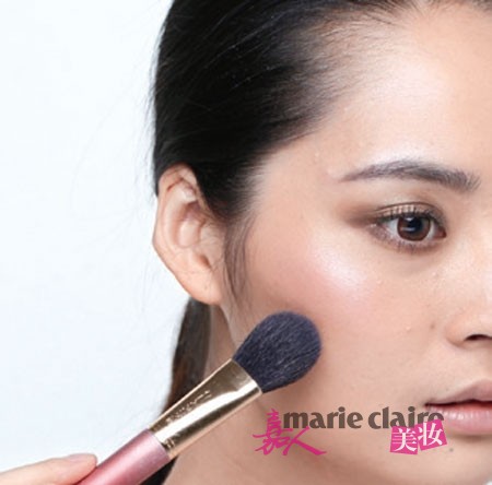 小麦肤色画唇难?哑光咬唇妆最match- Micro R