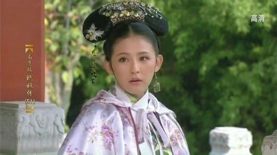 一来她心中早已倾慕果郡王,皇上的霸道剥夺了她做痴梦的机会,她恨