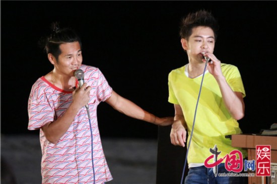 多多海边KT唱哭老爸 黄磊坦言不想结束(图)