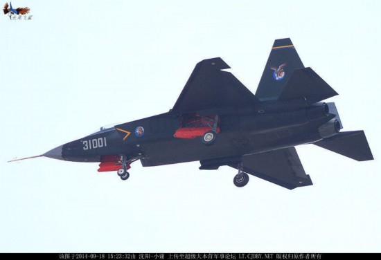 高清:解放军歼31战机最新试飞照曝光 发动机一