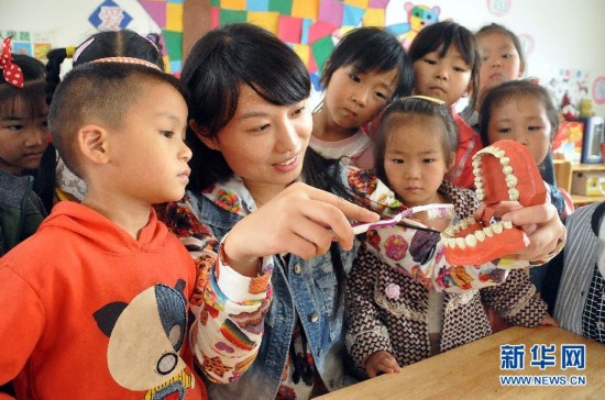 目区幼儿园老师向 目区幼儿园老师向