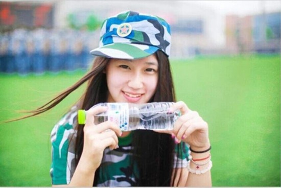 西南民族大学新生军训 最萌“女神”诞生(组图)【6】--安徽频道--人民网