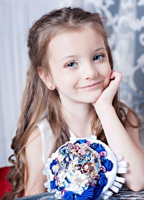 泰美混血小萝莉可爱爆红 盘点全球超美小萝莉