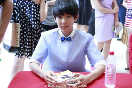 TFBOYS私生活揭秘:王俊凯痛苦拉筋惨遭批 王