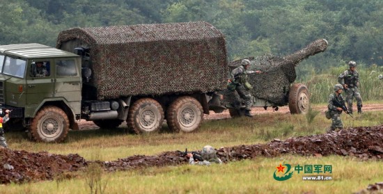 陆军炮兵部队举行对抗演习 模拟敌军生化武器袭击【23