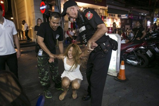 泰国扫黄:性工作者被罚10美元