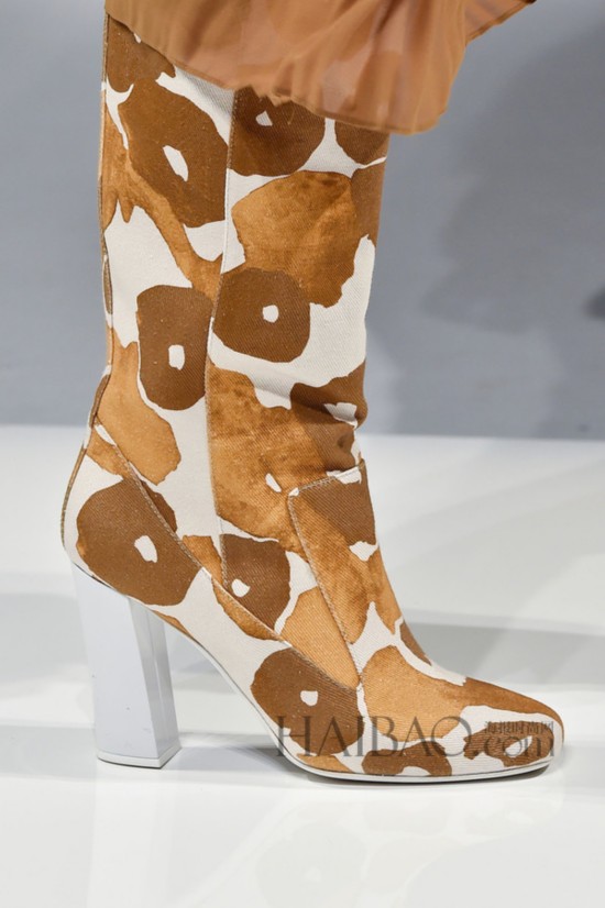 2015��������ʱװ�ܣ���˿���� (Max Mara) 2015����Ůװ�㳡ϸ��
