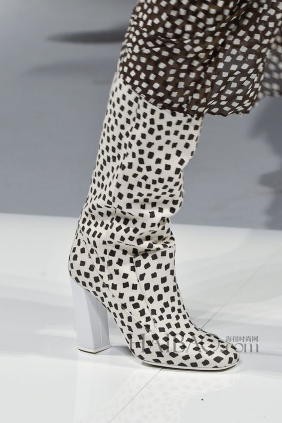 2015��������ʱװ�ܣ���˿���� (Max Mara) 2015����Ůװ�㳡ϸ��