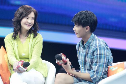 俞小凡带儿子录节目 乐嘉赞琼瑶女郎不柔弱