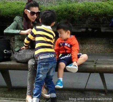 曝张柏芝闻锋菲复合痛哭 相聚时间表揭霆锋与