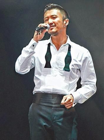 谢霆锋与王菲二人世界 李亚鹏独送女儿上学