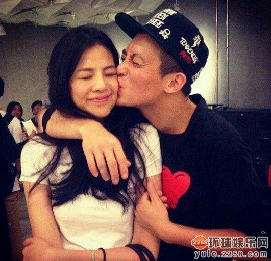 艳照门后不但各大娱乐公司封杀了陈冠希,连央