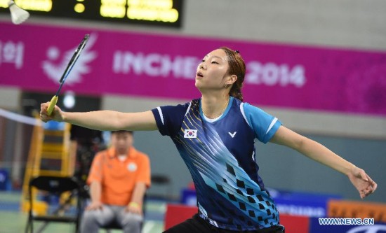 South Korea's Sung Jihyun returns the shuttlecock during the final of women's team of badminton at the 17th Asian Games in Incheon, South Korea, Sept. 22, 2014. China won 3-0 and claimed the title.