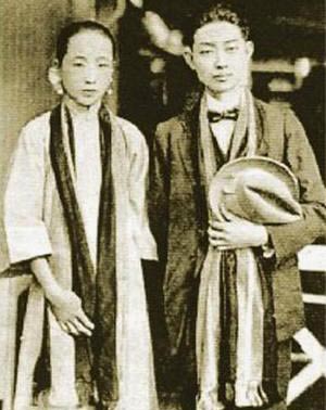 80年代的人图片_50年代香港人收入(3)