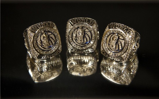 NBA冠军戒完全鉴赏:马刺简约风 湖人公牛最酷