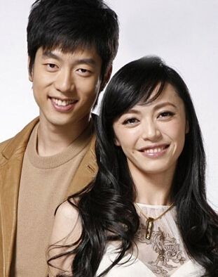 凌潇肃分别感谢了巨春雷唐一菲以及自己的母亲,对于前妻姚晨,凌潇肃称