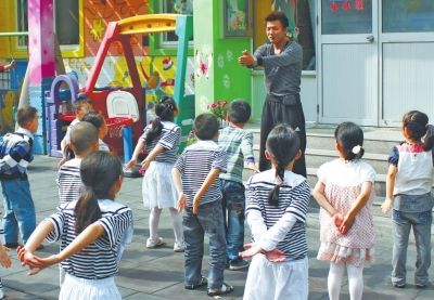 洛阳市幼儿园教师 阴盛阳衰 男教师十分稀缺