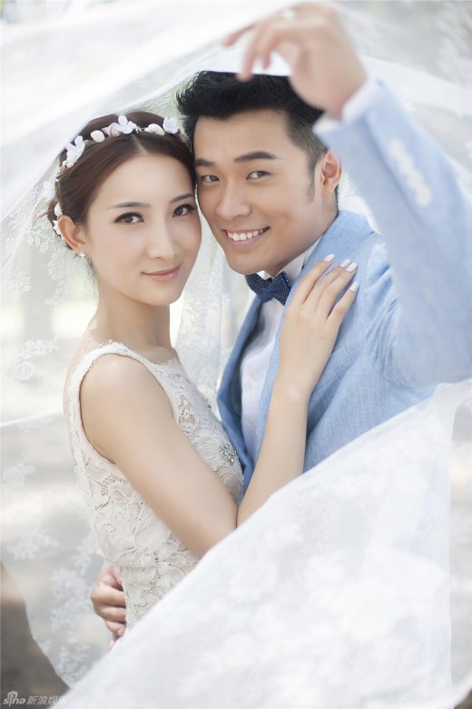 妻子婚纱照_演员章贺与妻子婚纱照