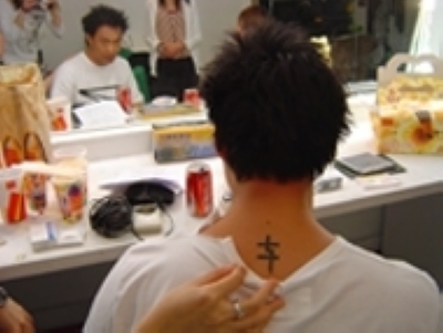 Angelababy谢霆锋文章陈奕迅 揭秘明星纹身背