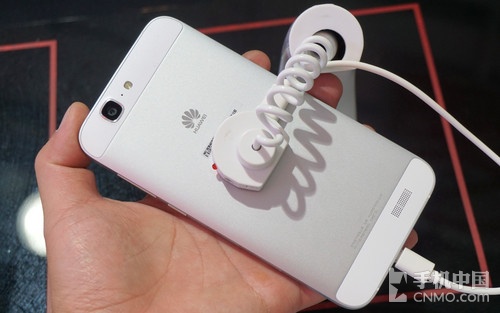 7.6mm超薄金属机身 华为G7通信展展出